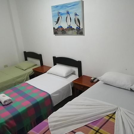 Hostal La Casa De Luis Puerto Baquerizo Moreno Extérieur photo
