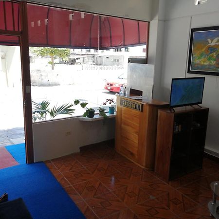 Hostal La Casa De Luis Puerto Baquerizo Moreno Extérieur photo