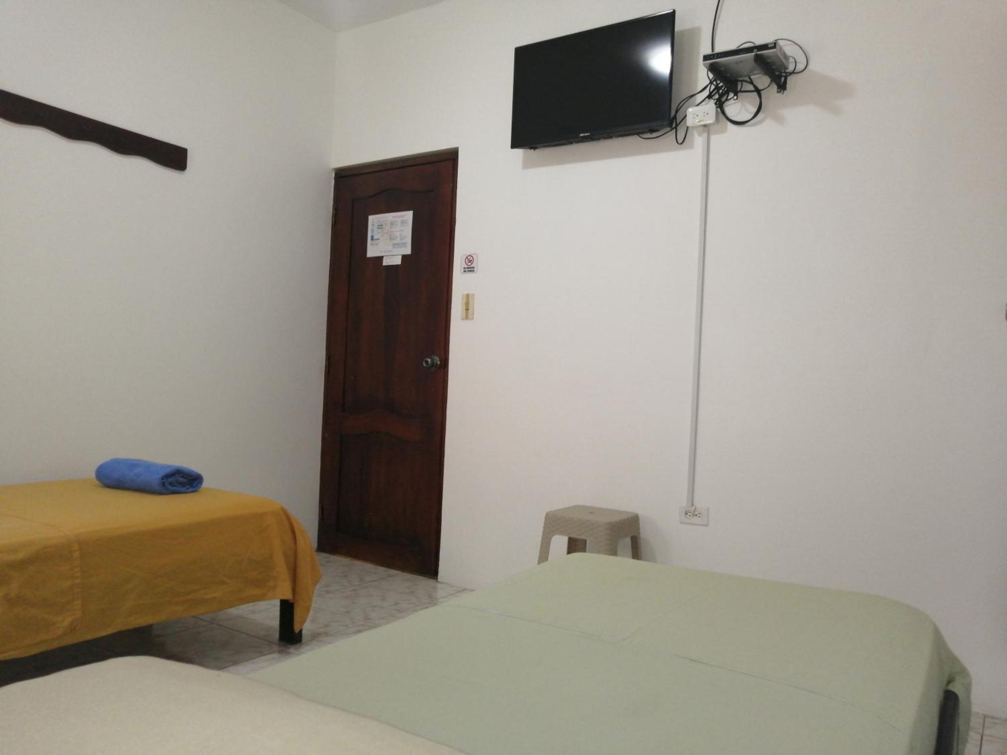 Hostal La Casa De Luis Puerto Baquerizo Moreno Extérieur photo