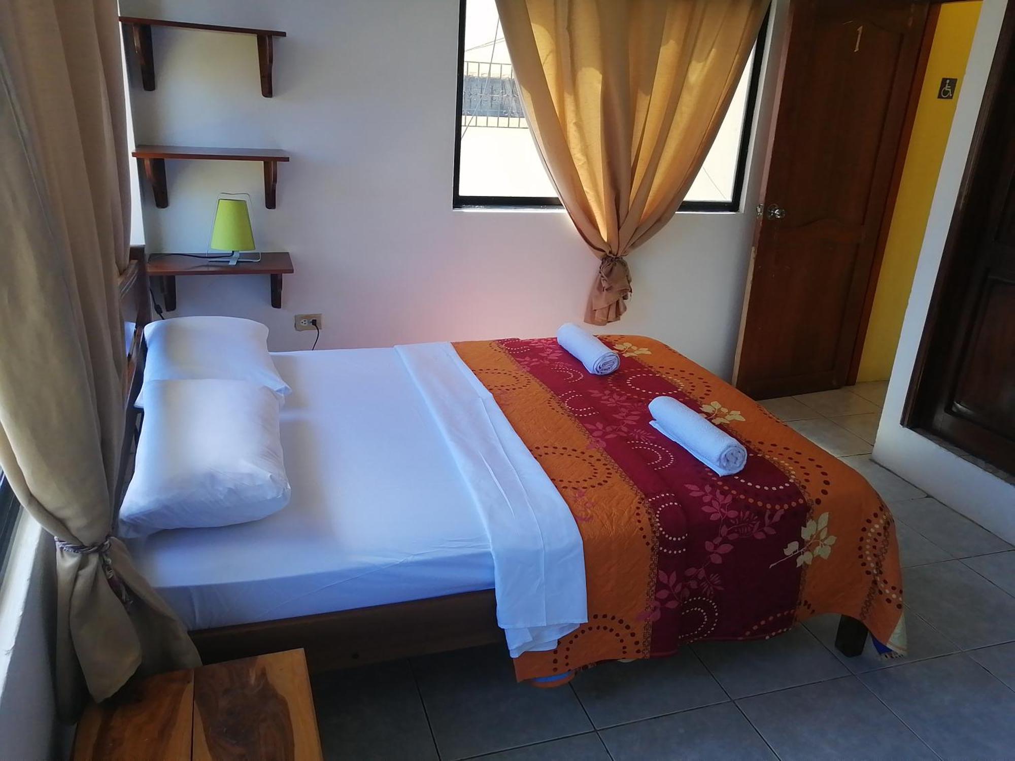 Hostal La Casa De Luis Puerto Baquerizo Moreno Extérieur photo