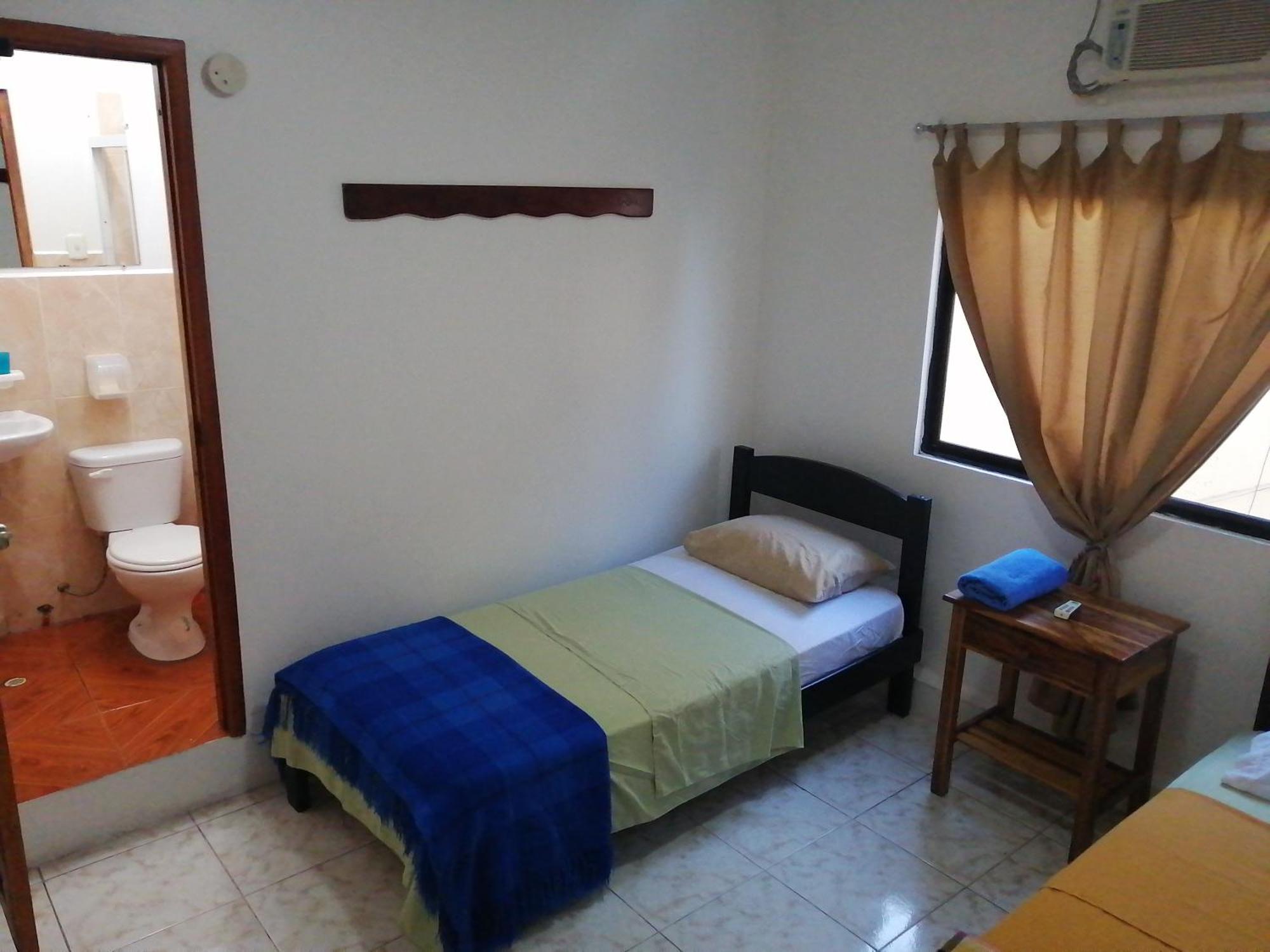Hostal La Casa De Luis Puerto Baquerizo Moreno Extérieur photo