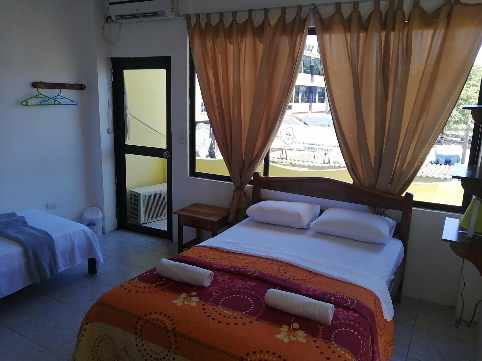 Hostal La Casa De Luis Puerto Baquerizo Moreno Extérieur photo