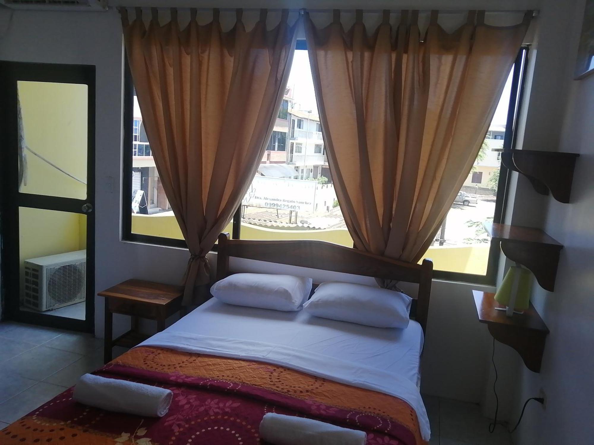 Hostal La Casa De Luis Puerto Baquerizo Moreno Extérieur photo